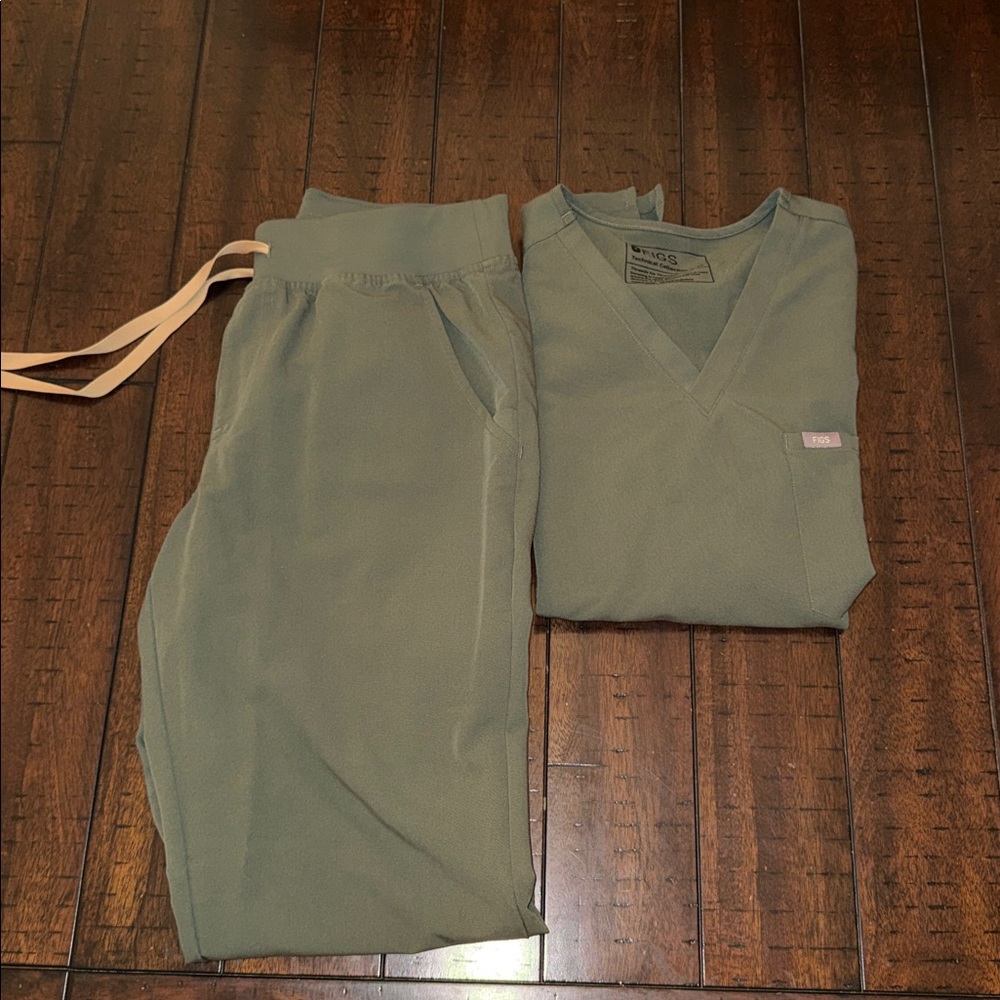 Figs Scrub Set